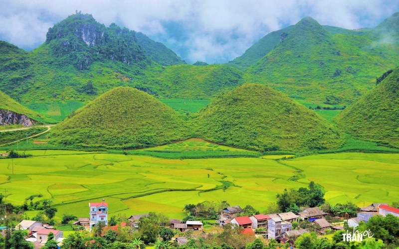 Núi đôi Quản Bạ